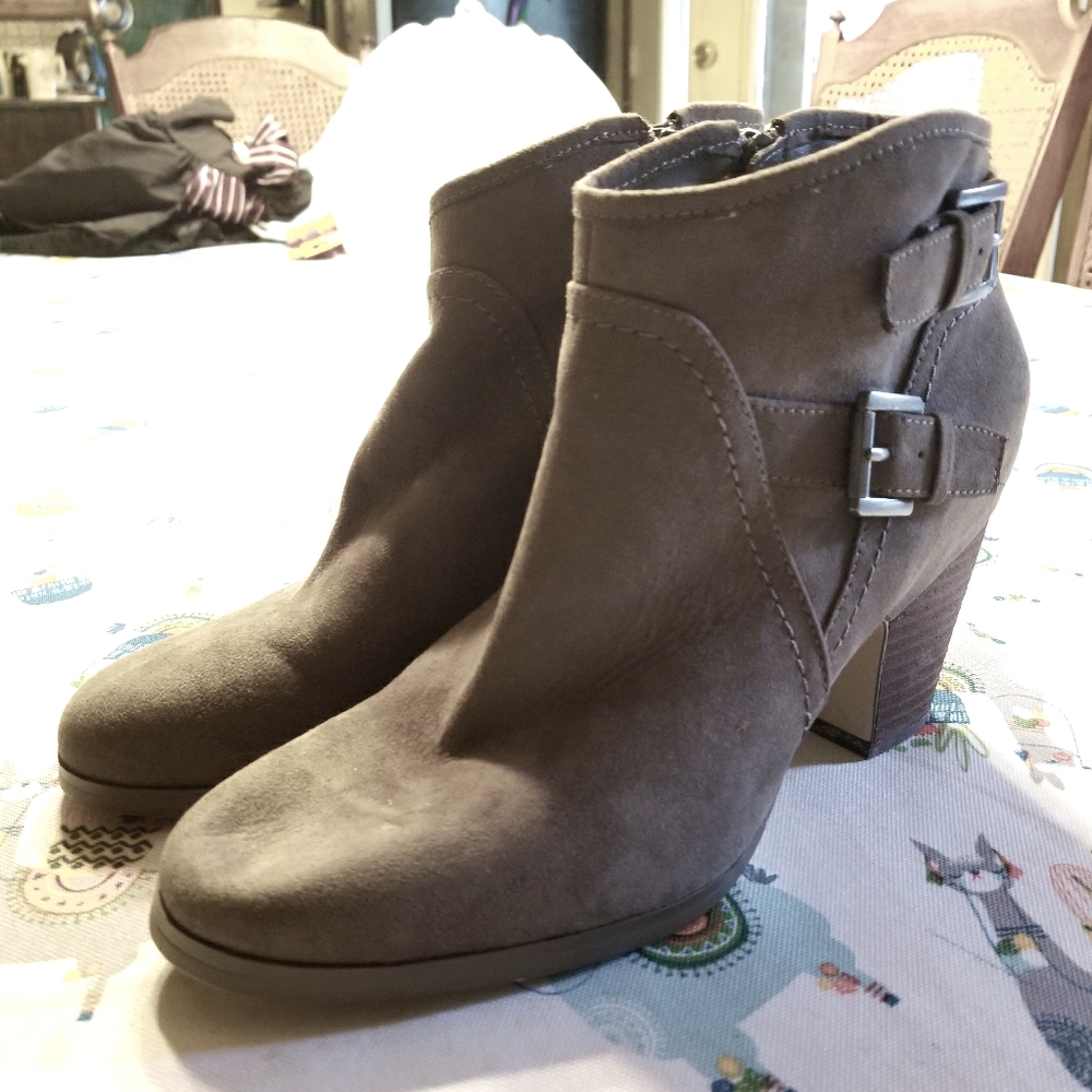 Grey heeled Boots